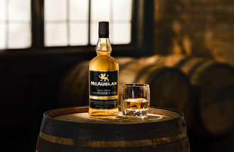 Un grand nom. Un grand whisky. (Groupe CNW/Distillerie McAuslan)